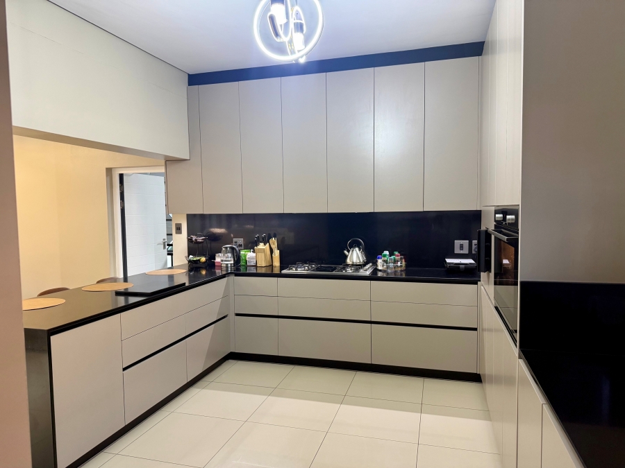 5 Bedroom Property for Sale in Tafelzicht Western Cape